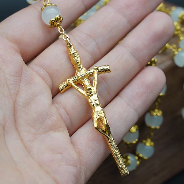 Christianartworkshop Fede e carità: Rosario cattolico in calcedonio bianco naturale - image 2