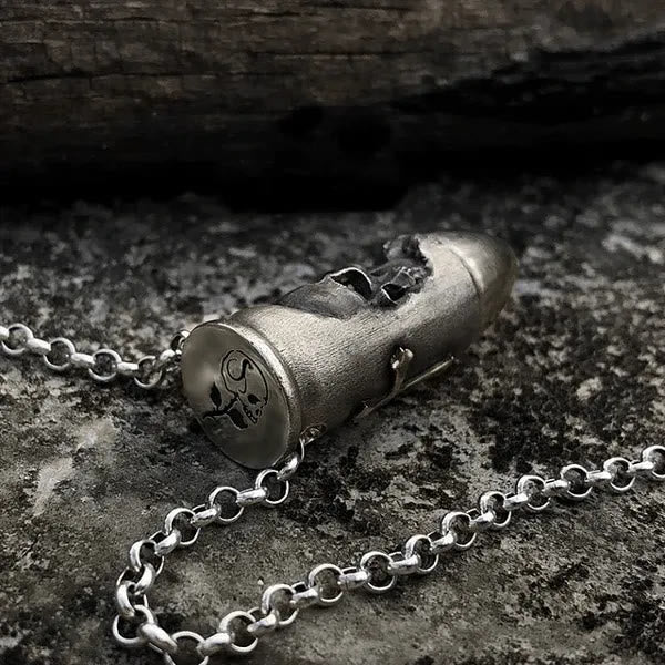 Collana con ciondolo a forma di proiettile con teschio e ossa incrociate Christianartworkshop - Forma di proiettile - image 0