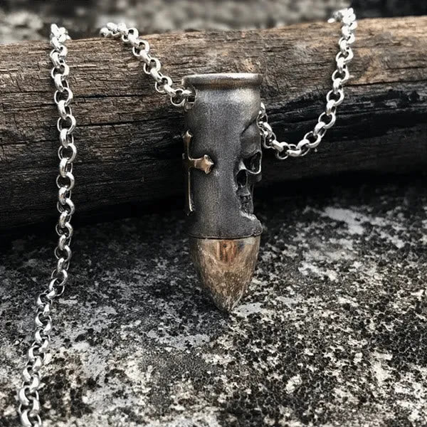 Collana con ciondolo a forma di proiettile con teschio e ossa incrociate Christianartworkshop - image 3