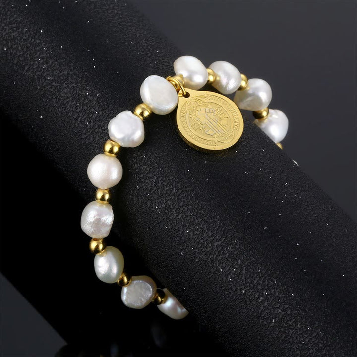Bracciale con medaglia di San Benedetto e perle irregolari - image 1