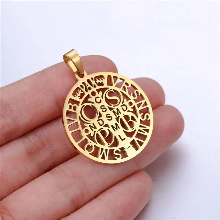 Collana con pendente traforato con simbolo di San Benedetto Christianartworkshop - image 7