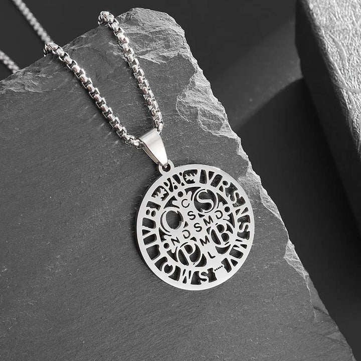 Collana con pendente traforato con simbolo di San Benedetto Christianartworkshop - Metallico - image 1