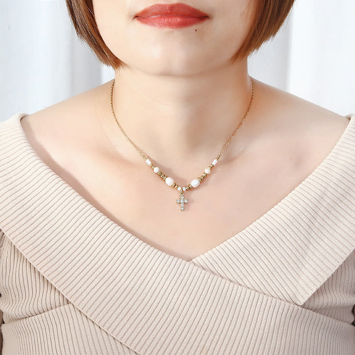 Collana con croce di perle d'acqua dolce Christianartworkshop - image 1