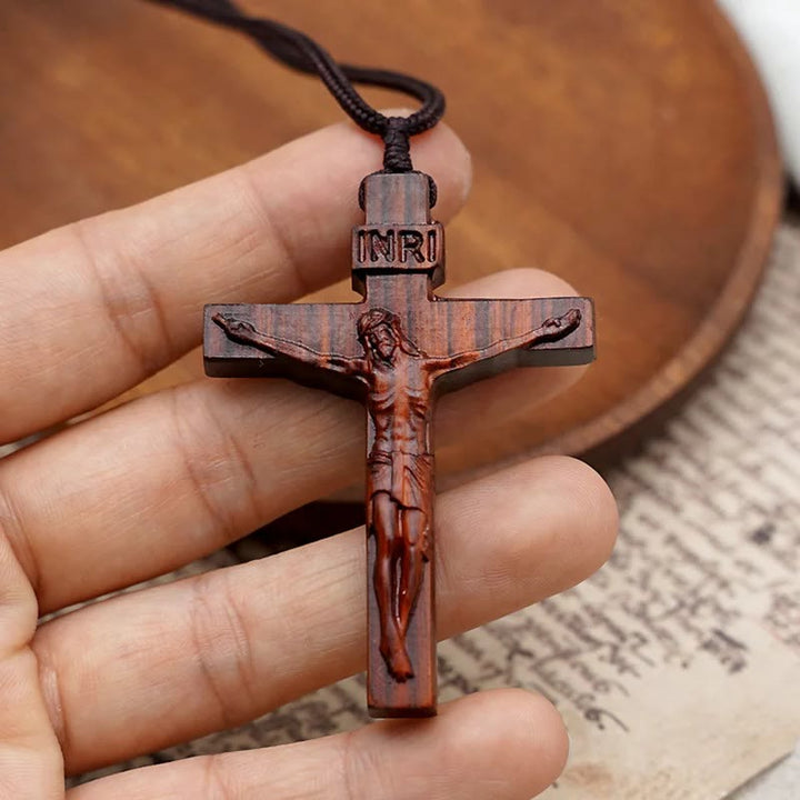 Christianartworkshop LA FEDE COME ARMATURA: Collana in legno con crocifisso di Gesù - image 3
