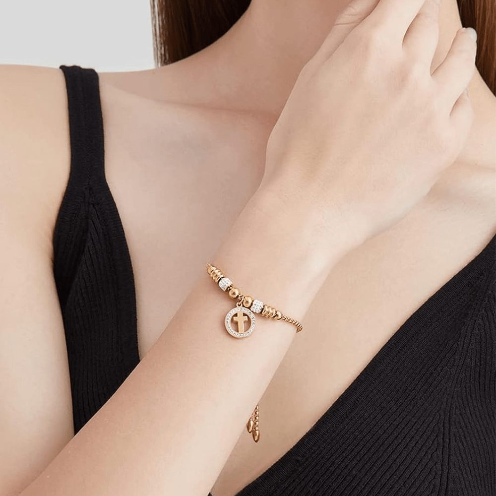 Bracciale con ciondolo a croce circolare in zirconia realizzato da Christianartworkshop - image 4