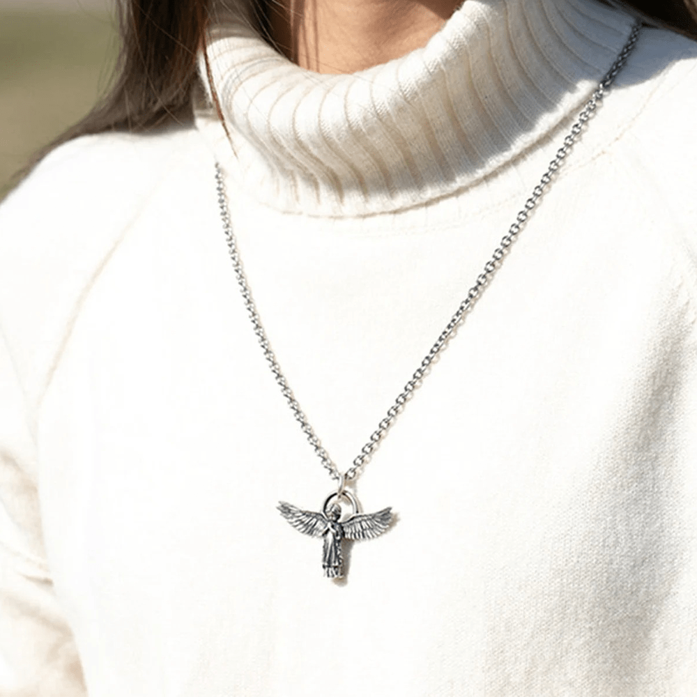Collana di protezione con angelo in preghiera ad ali spiegate Christianartworkshop - image 6