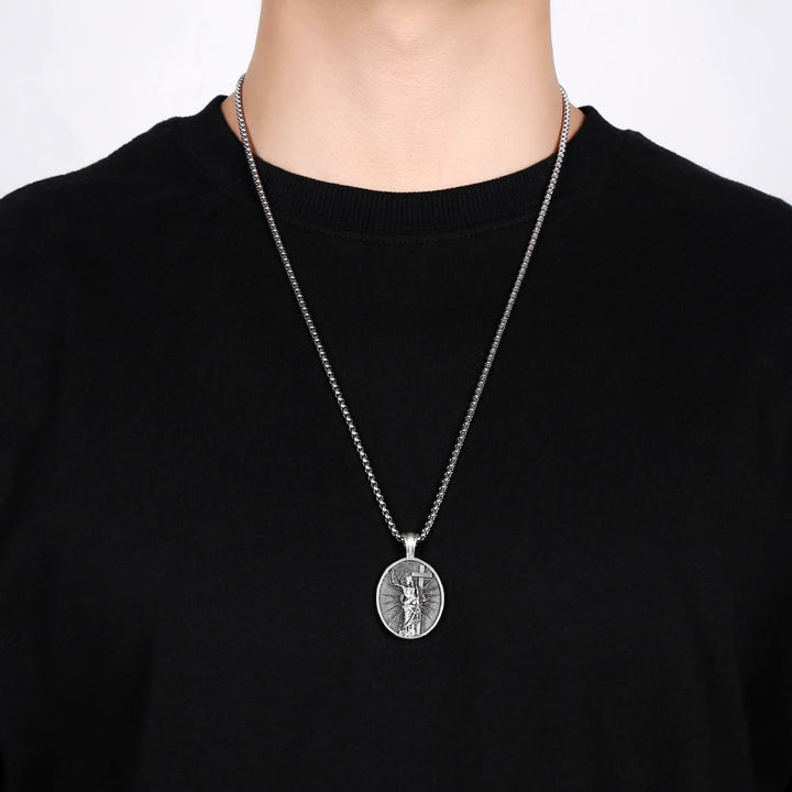 Collana religiosa cristiana con medaglione di Gesù risorto di Christianartworkshop  - image 3