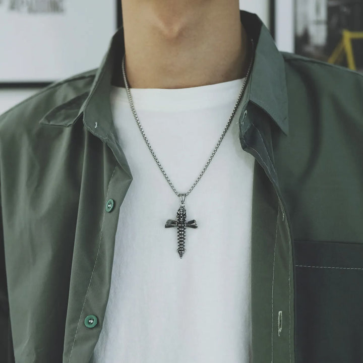 Collana con ciondolo a forma di teschio e ossa incrociate in stile punk Christianartworkshop - image 4