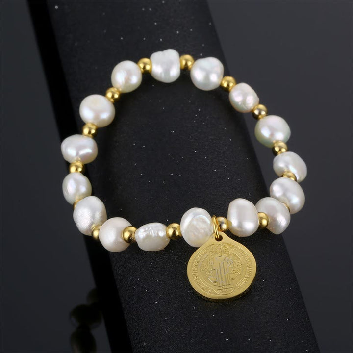 Bracciale con medaglia di San Benedetto e perle irregolari - image 4