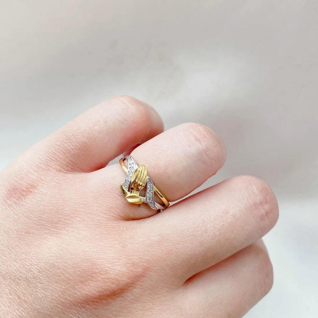 Christianartworkshop Anello in oro e argento con mani in preghiera - image 7