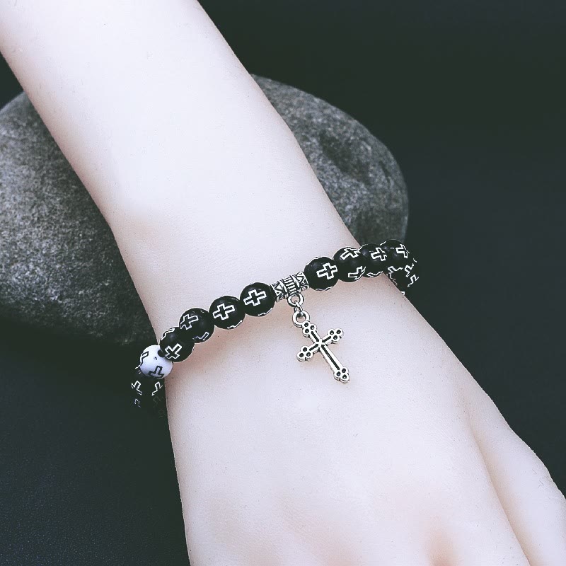 Bracciale con perline bianche e nere stampate a croce Christianartworkshop - image 3