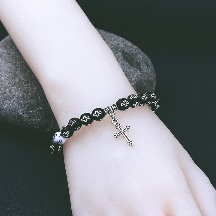 Bracciale con perline bianche e nere stampate a croce Christianartworkshop - image 3