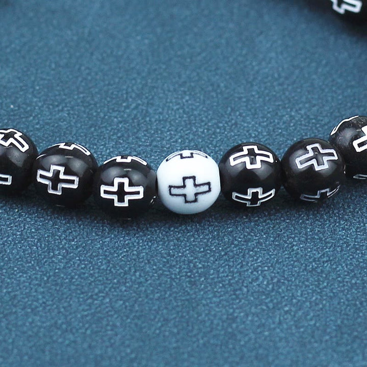Bracciale con perline bianche e nere stampate a croce Christianartworkshop - image 2