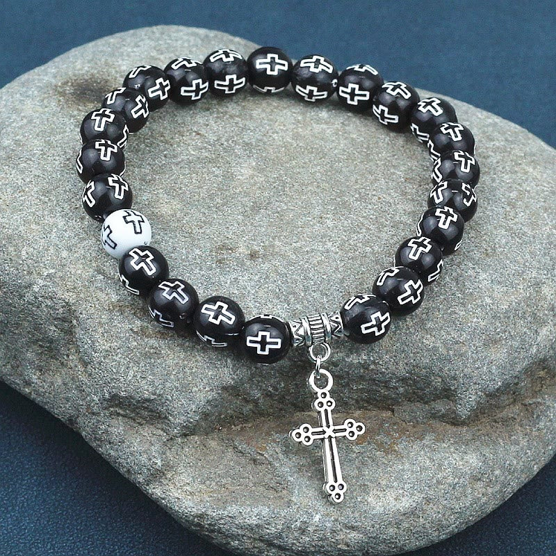 Bracciale con perline bianche e nere stampate a croce Christianartworkshop - image 1