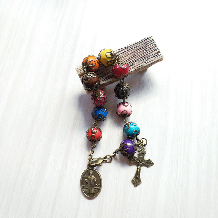 Christianartworkshop Bracciale in legno dai colori antichi con San Benedetto e Crocifisso - image 1