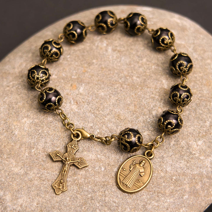Bracciale rosario con crocifisso e medaglia di San Benedetto in stile retrò nero realizzato Christianartworkshop - Nero - image 0