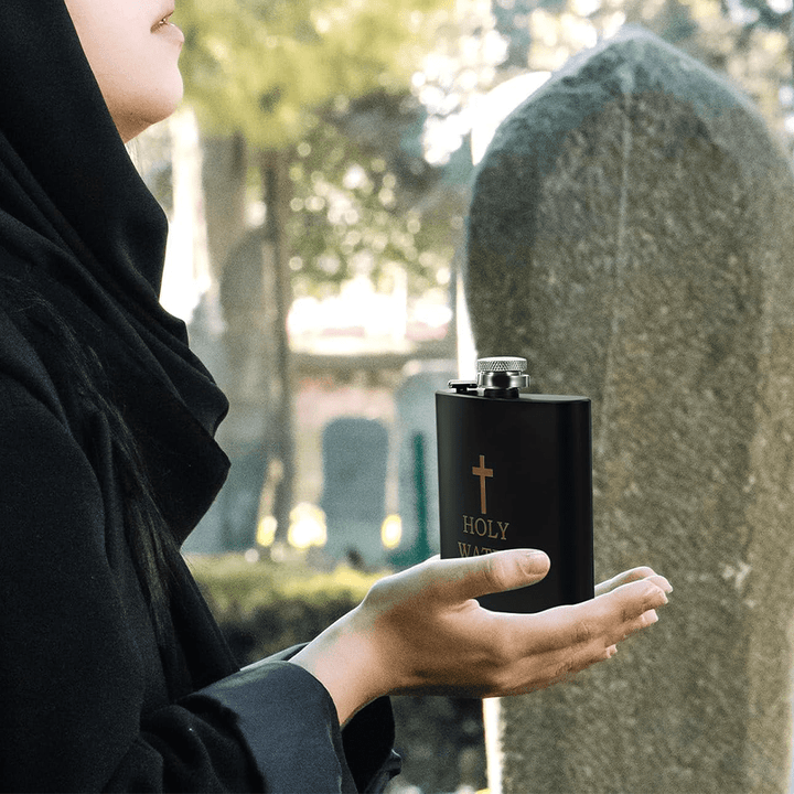 Borraccia portatile per bere alcolici con acqua santa nera di Christian Art - image 4