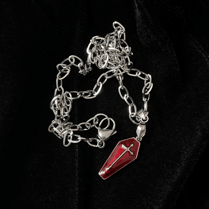 Collana a forma di croce con bara da vampiro di Halloween in smalto rosso in stile gotico Christianartworkshop - image 2