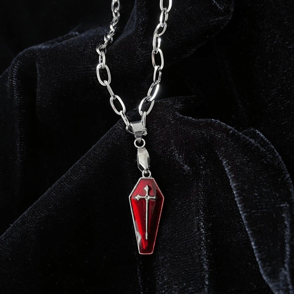 Collana a forma di croce con bara da vampiro di Halloween in smalto rosso in stile gotico Christianartworkshop - image 3