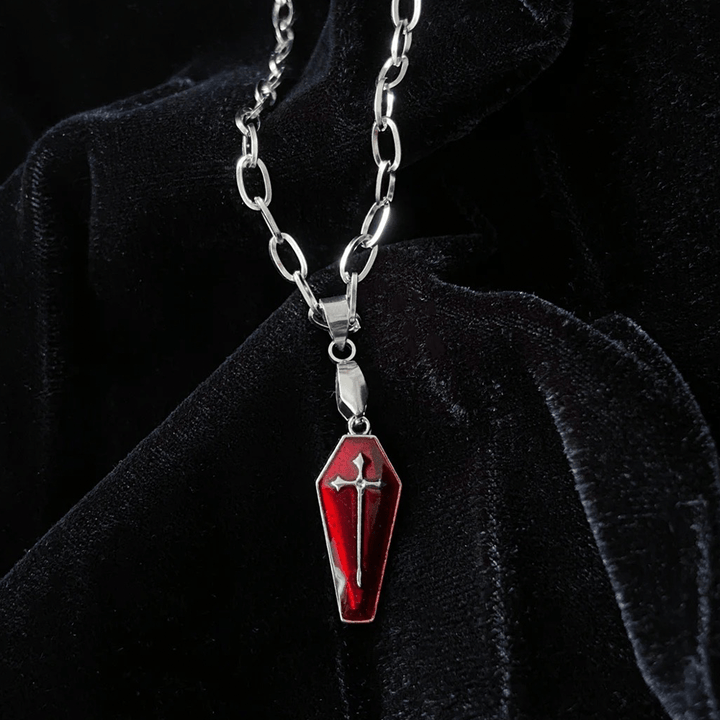 Collana a forma di croce con bara da vampiro di Halloween in smalto rosso in stile gotico Christianartworkshop - image 3