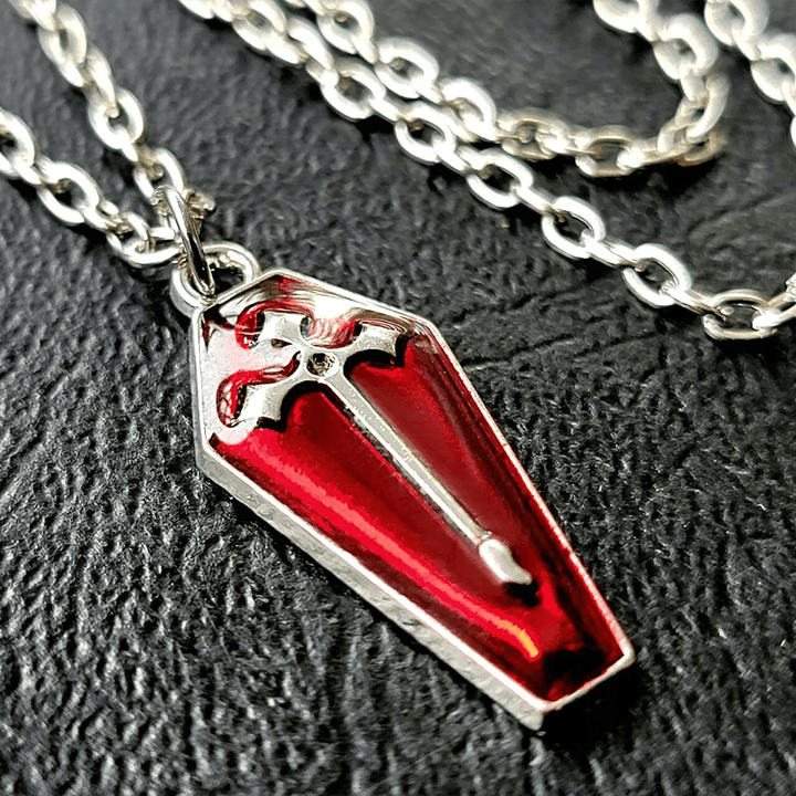 Collana a forma di croce con bara da vampiro di Halloween in smalto rosso in stile gotico Christianartworkshop - image 1