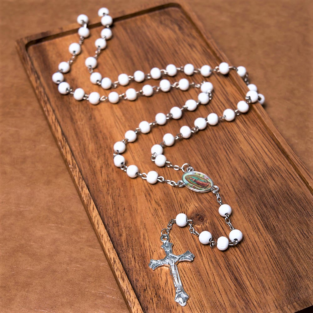 Christianartworkshop Rosario con catena in lega di legno multicolore rotonda da 6 mm della Madonna di Guadalupe e Crocifisso - Bianco - image 0