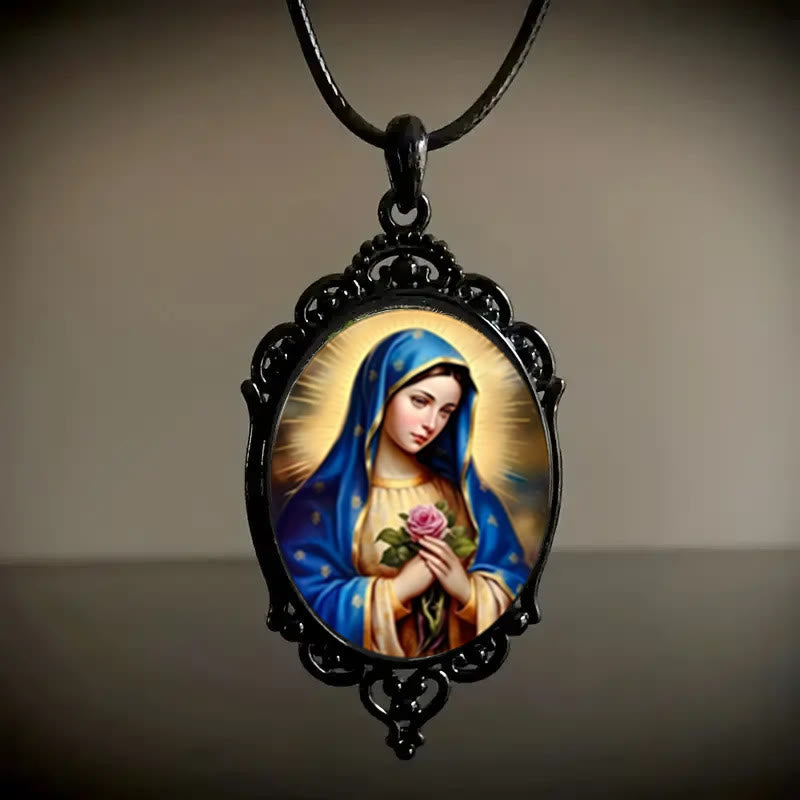 Christianartworkshop Collana con bordo vintage in stile gotico raffigurante la Madonna di Guadalupe - Nero - image 0