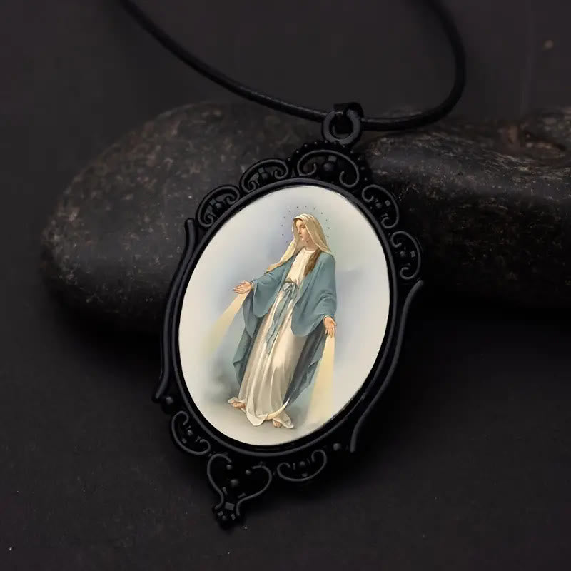 Christianartworkshop Collana con bordo vintage in stile gotico della Madonna delle Grazie - image 1