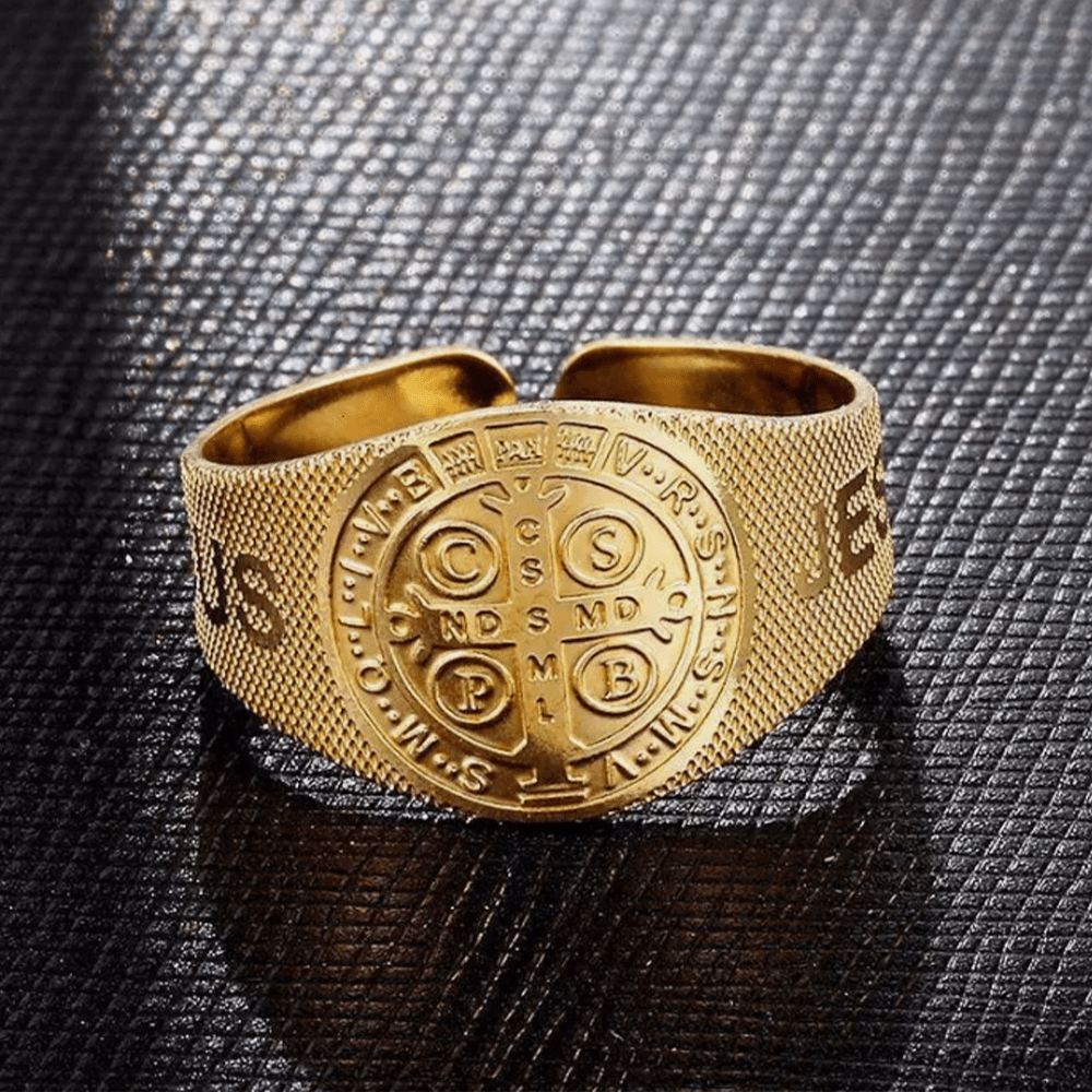 Christianartworkshop Anello regolabile in titanio con simbolo di San Benedetto e Gesù in stile classico - image 3