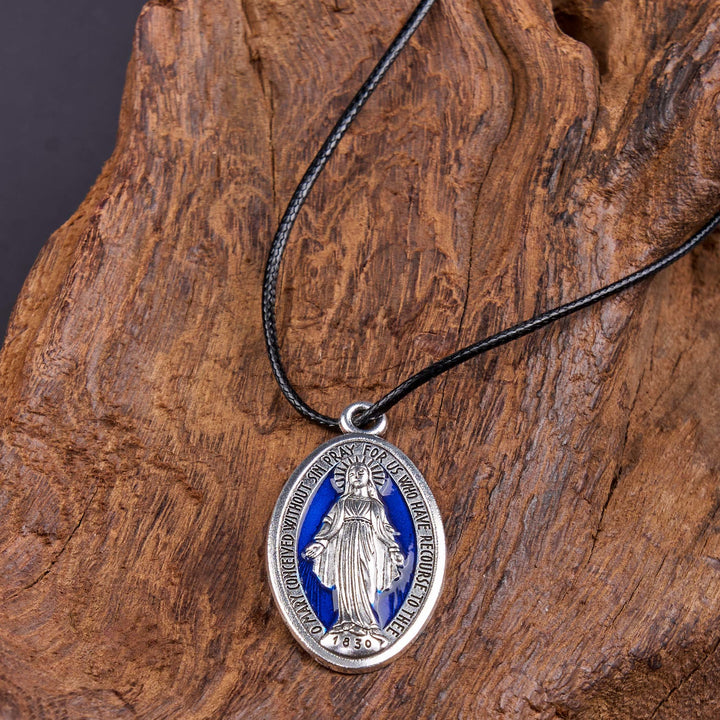 Collana con ciondolo della medaglia miracolosa della Madonna in stile classico Christianartworkshop - image 2