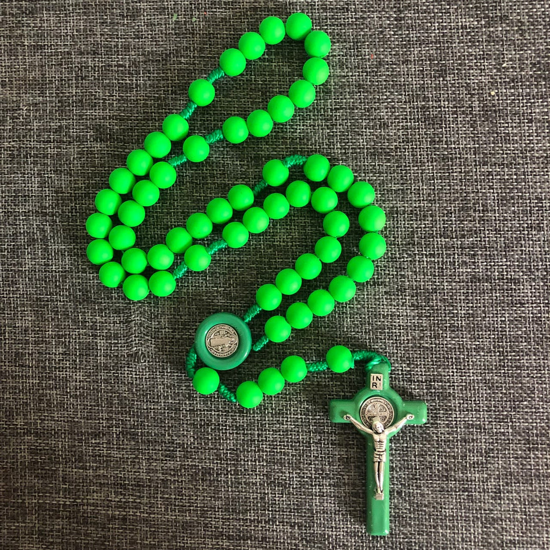 Christianartworkshop Medaglia di San Benedetto e Crocifisso di Rosario in cordino di nylon acrilico fluorescente multicolore rotondo da 10 mm - Verde - image 0