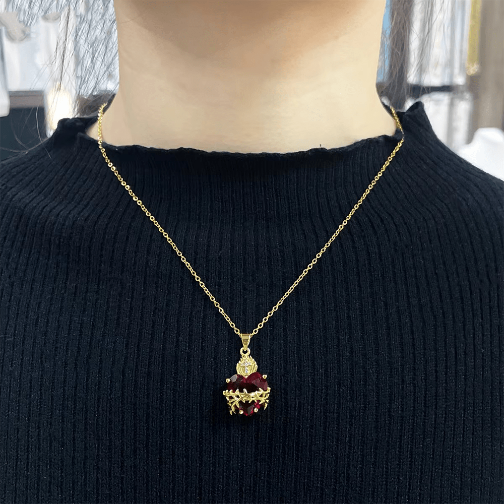 Christianartworkshop LA FEDE COME ARMATURA: Collana con ciondolo del Sacro Cuore di Gesù con pietre preziose rosse - image 5