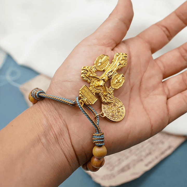 Christianartworkshop Medaglia di San Benedetto e Crocifisso da 10 mm in legno d'ulivo dorato con cordino in nylon e rosario tascabile - image 4