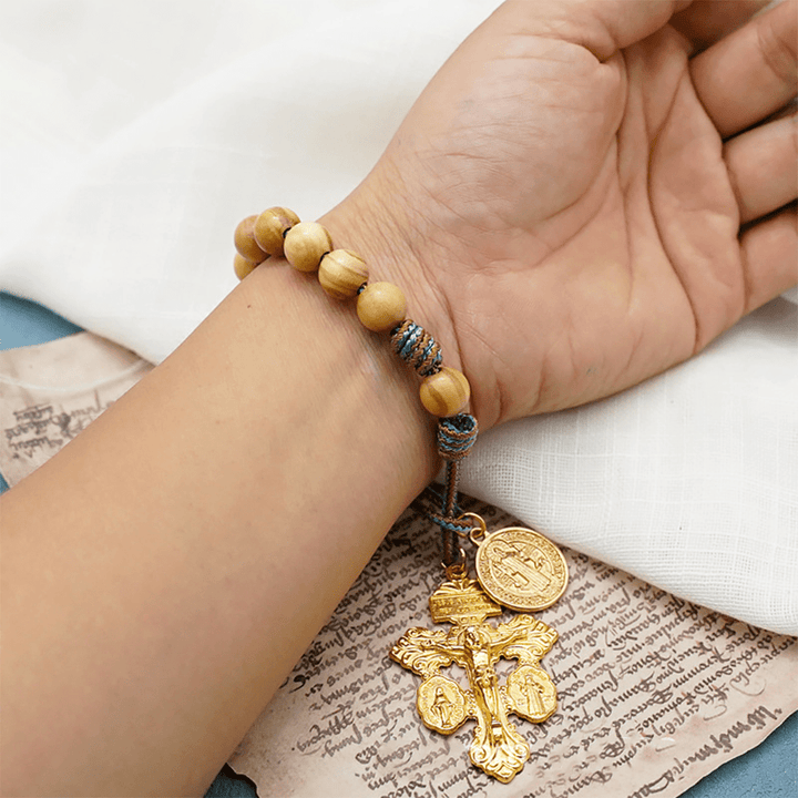 Christianartworkshop Medaglia di San Benedetto e Crocifisso da 10 mm in legno d'ulivo dorato con cordino in nylon e rosario tascabile - image 5