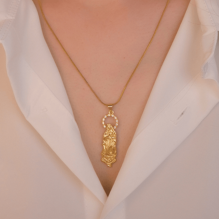 Christianartworkshop Collana con ciondolo di lusso dell'Assunzione della Vergine Maria e della Madonna di Guadalupe - image 5