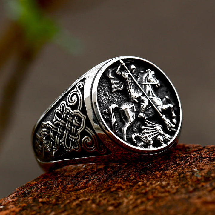 Anello in lega con statuetta di San Giorgio Dargon in stile retrò classico Christianartworkshop - image 1