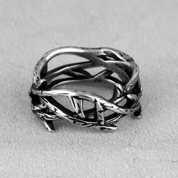Anello in acciaio al titanio con corona di spine di Gesù in stile retrò realizzato Christianartworkshop - image 3