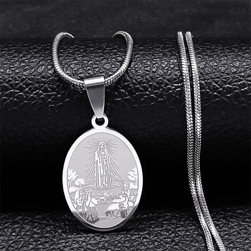 Collana con ciondolo della Madonna di Fatima in stile classico Christianartworkshop , realizzata artigianalmente, con benedizione - Argento - image 0