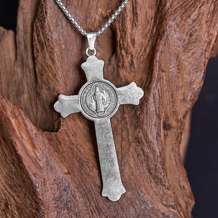 Christianartworkshop Collana con pendente in lega con icona di San Benedetto e crocifisso di Gesù in stile classico - image 2