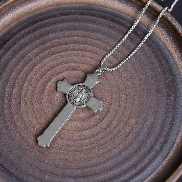 Christianartworkshop Collana con pendente in lega con icona di San Benedetto e crocifisso di Gesù in stile classico - image 4