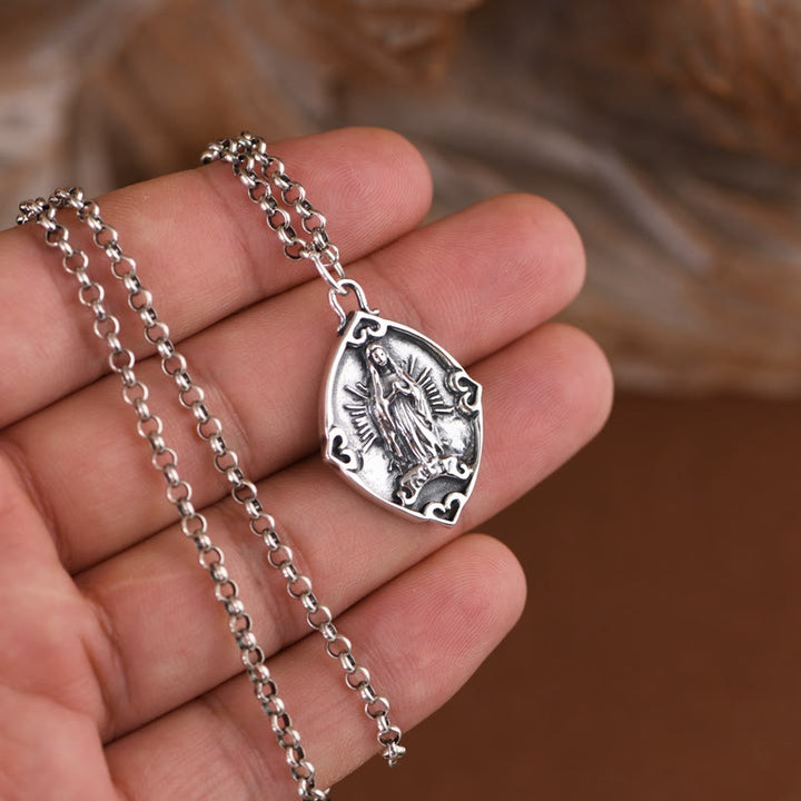 Collana con ciondolo in argento sterling di Nostra Signora di Guadalupe, realizzata artigianalmente in stile retrò Christianartworkshop - image 6