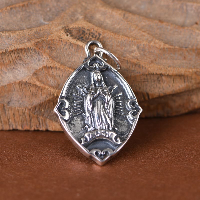 Collana con ciondolo in argento sterling di Nostra Signora di Guadalupe, realizzata artigianalmente in stile retrò Christianartworkshop - image 2