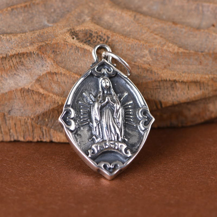 Collana con ciondolo in argento sterling di Nostra Signora di Guadalupe, realizzata artigianalmente in stile retrò Christianartworkshop - image 2