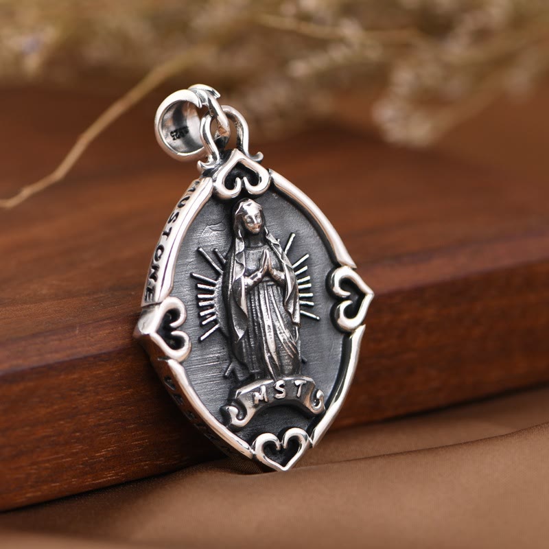 Collana con ciondolo in argento sterling di Nostra Signora di Guadalupe, realizzata artigianalmente in stile retrò Christianartworkshop - image 1