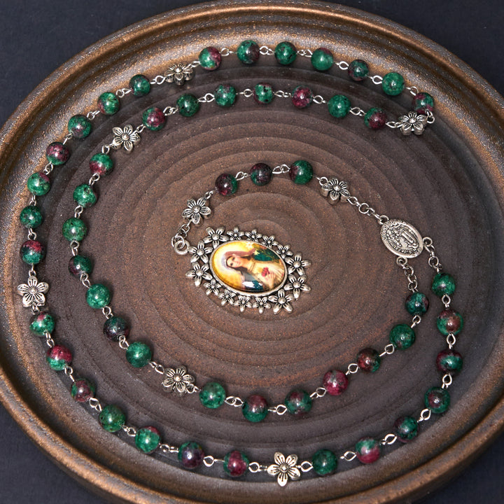 Christianartworkshop Rosario in lega di pietra naturale verde rotonda da 8 mm con la Madonna di Fatima e il Cuore Immacolato di Maria - Verde - image 0