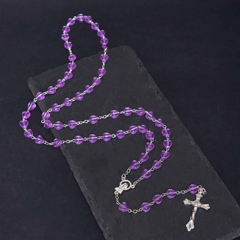 Christianartworkshop Rosario con catena in lega acrilica viola a forma di cuore da 8 mm, raffigurante la Madonna del Rosario e il Crocifisso - image 1
