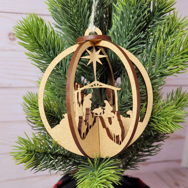Christianartworkshop - Ciondolo in legno con sfera per presepe in stile rustico, ornamenti natalizi da appendere - Presepe - image 0