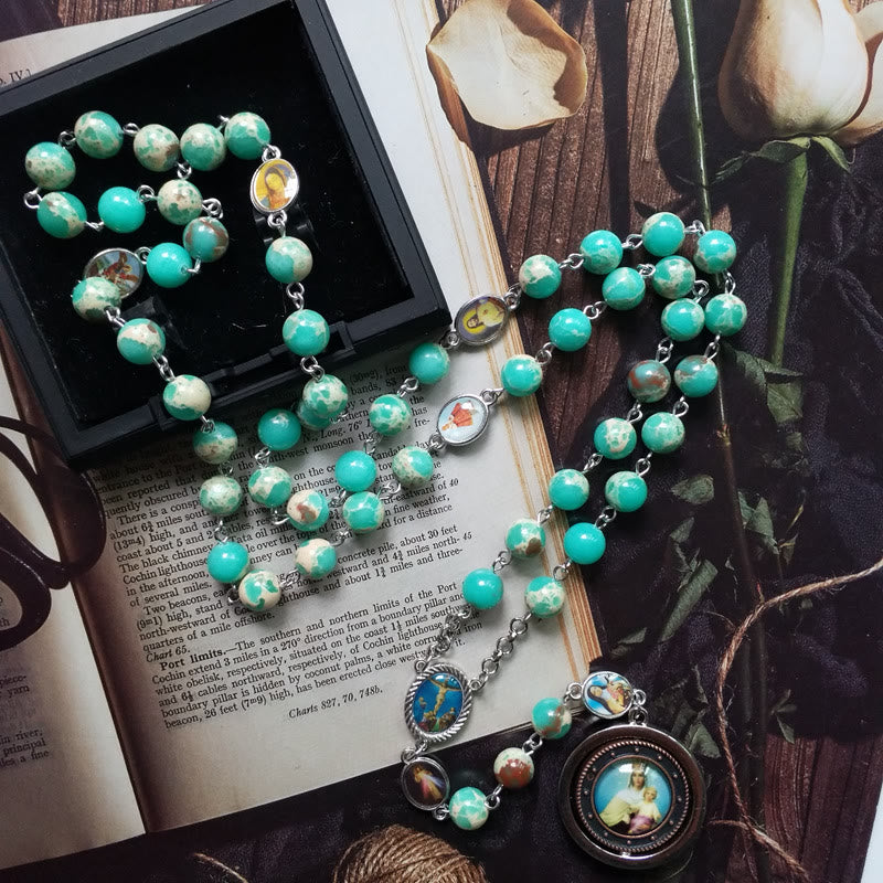 Christianartworkshop Crocifisso e Madonna con Bambino in lega di pietra di serpente verde rotonda da 8 mm Rosario - Verde - image 0