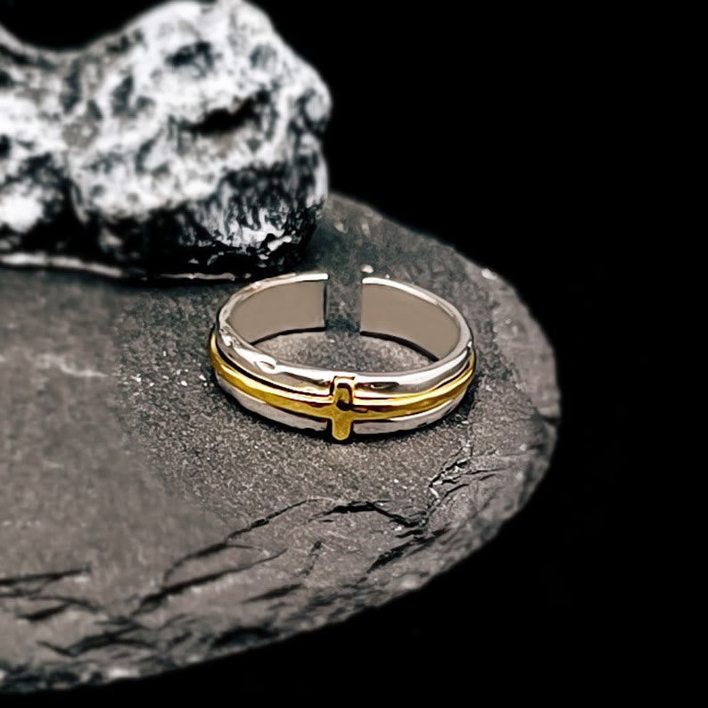 Anello bicolore con croce di benedizione in stile minimalista retrò Christianartworkshop - Regolabile (adatto per taglie USA 9-11) - image 0