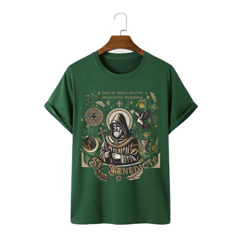 Christianartworkshop Maglietta a maniche corte con grafica della benedizione di San Benedetto in stile classico - Verde scuro - 2XL - image 7